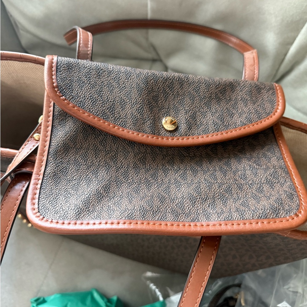 SALE🌸Michael Kors Eva Large Logo Studded CrocodileTote - Picture 4 of 11